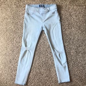 Girls pull on Jegging